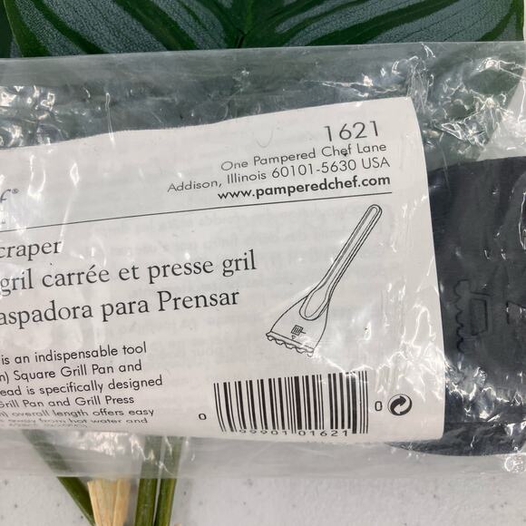 The Pampered Chef 1621 Black Lightweight Plastic Grill Pan And Press Scraper - Picture 4 of 5